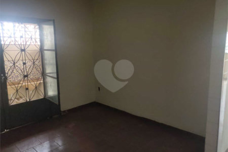 Sobrado à venda com 4 quartos em Jardim Limoeiro, São José dos Campos, SP