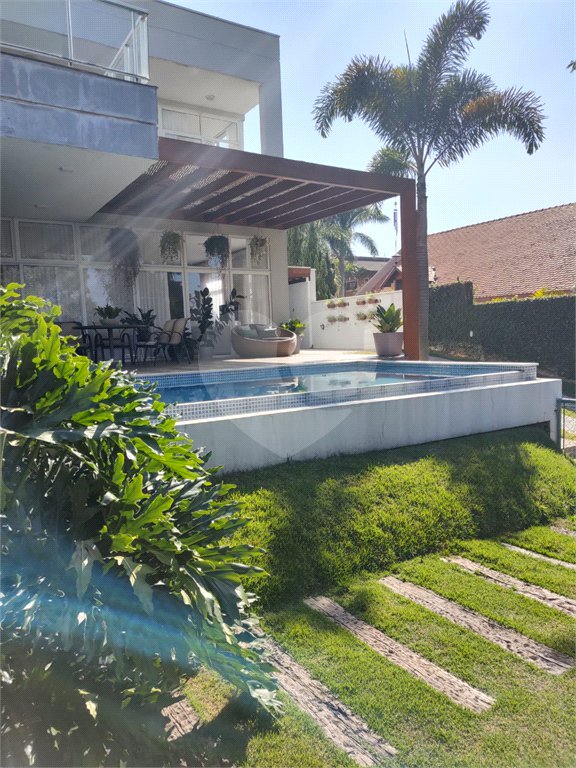 Casa à venda com 4 quartos, sendo 3 suítes, no condomínio Estância Marambaia, Vinhedo - SP