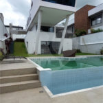 Casa à venda ou para alugar com 4 suítes no condomínio Figueira Garden, Atibaia - SP