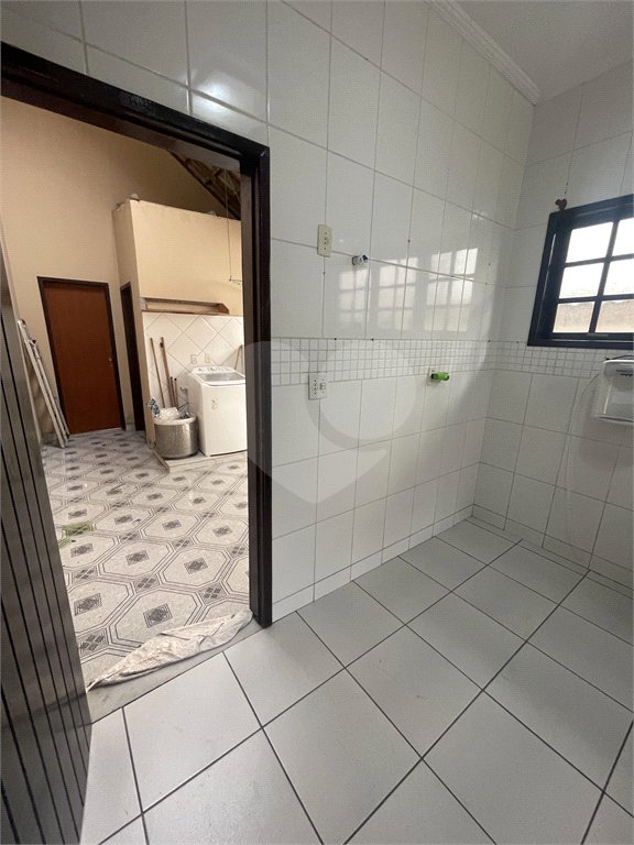 Casa à venda com 5 quartos, sendo 3 suítes, no condomínio Recanto das Palmeiras, Rio de Janeiro - RJ