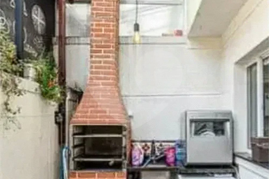 Casa à venda com 3 quartos, sendo 2 suítes, no condomínio Residencial Erika, São Paulo - SP