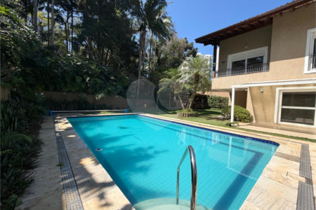 Casa à venda ou para alugar com 4 quartos, sendo 3 suítes, em Alto da Boa Vista, São Paulo, SP