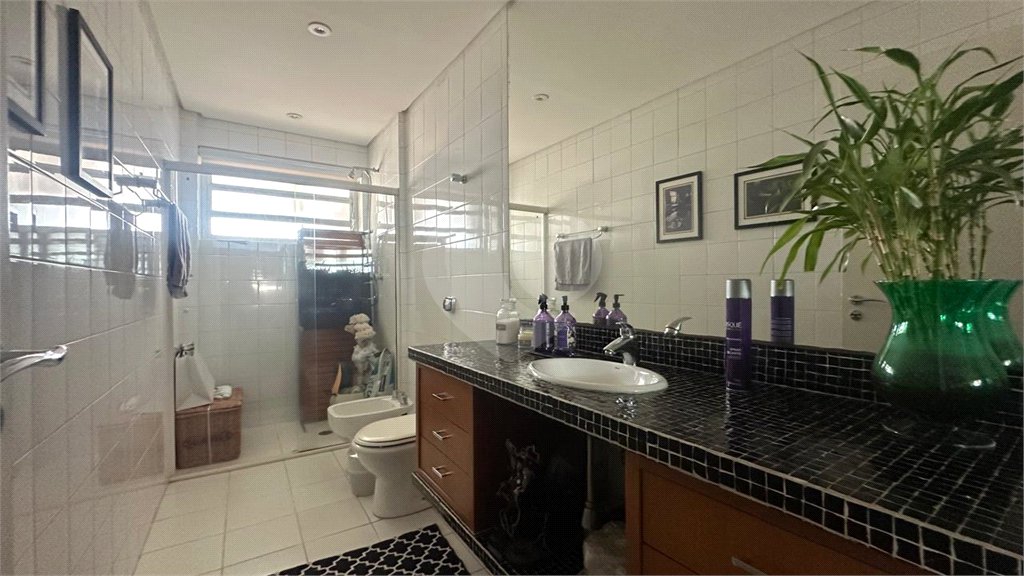 Apartamento à venda com 3 quartos, sendo 2 suítes, em Jardim Paulista, São Paulo, SP