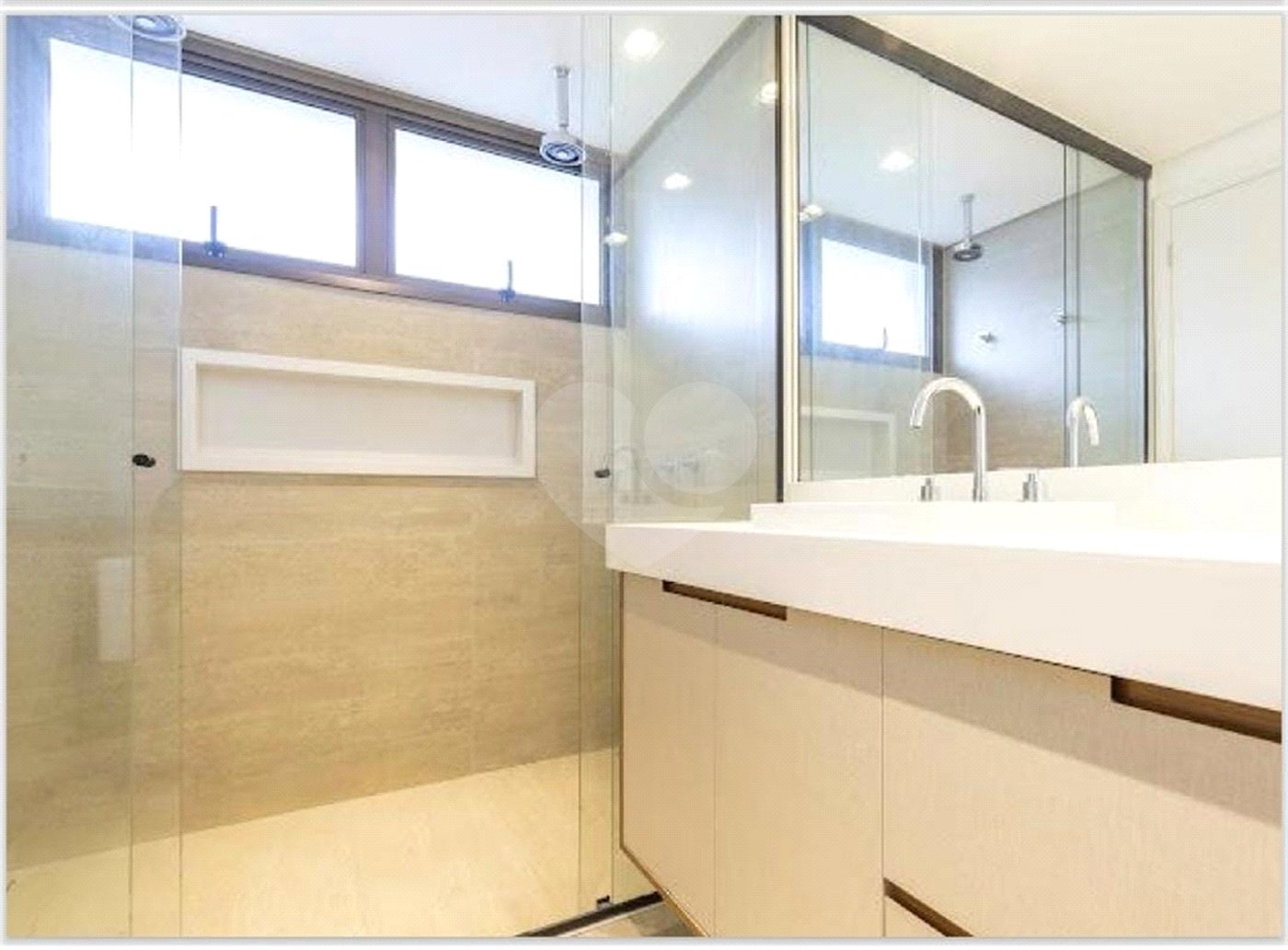 Casa à venda com 3 quartos, sendo 2 suítes, no condomínio Residencial Erika, São Paulo - SP