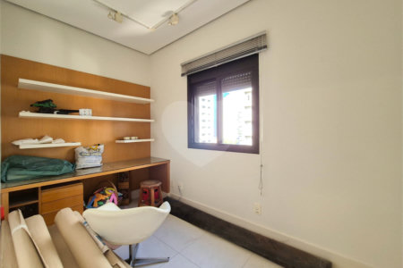Apartamento à venda ou para alugar com 4 quartos, sendo 3 suítes, em Moema, São Paulo, SP