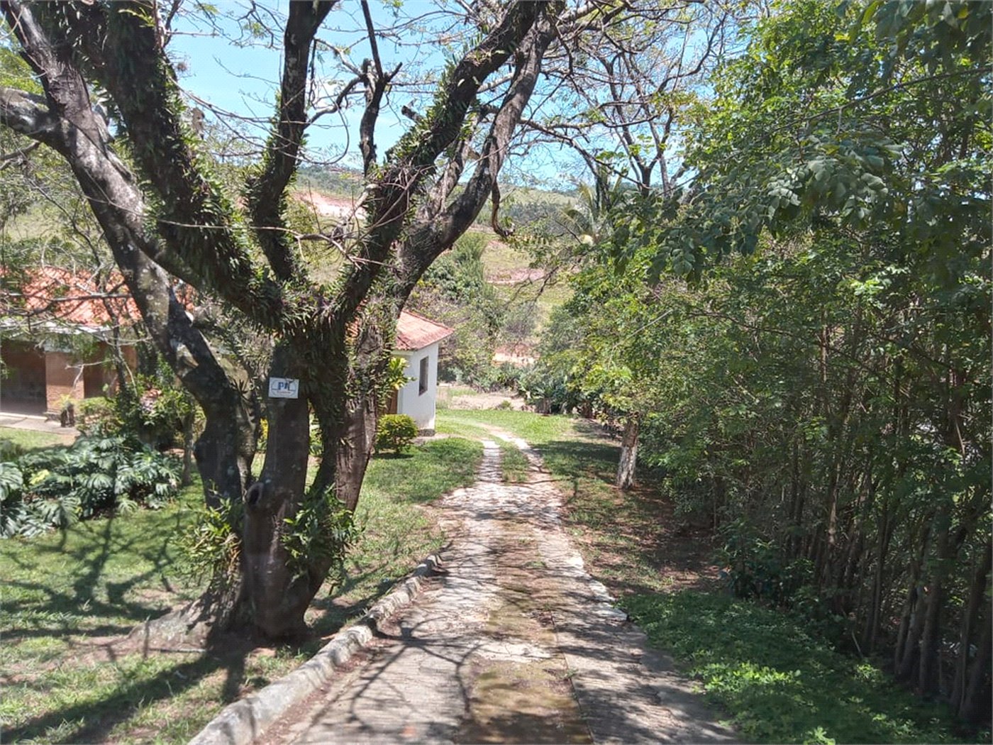 Área de Terra à venda com 3 quartos, sendo 1 suíte, no Centro, Bom Jesus dos Perdões, SP