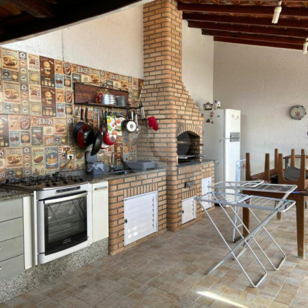 Casa à venda com 3 quartos, sendo 1 suíte, em Vila Acoreana, Poá, SP