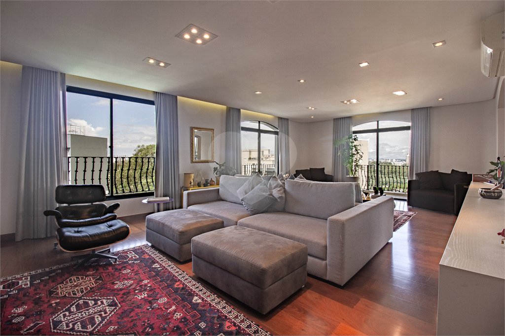 Apartamento à venda com 4 quartos, sendo 2 suítes,  em Jardim Parque Morumbi, São Paulo, SP