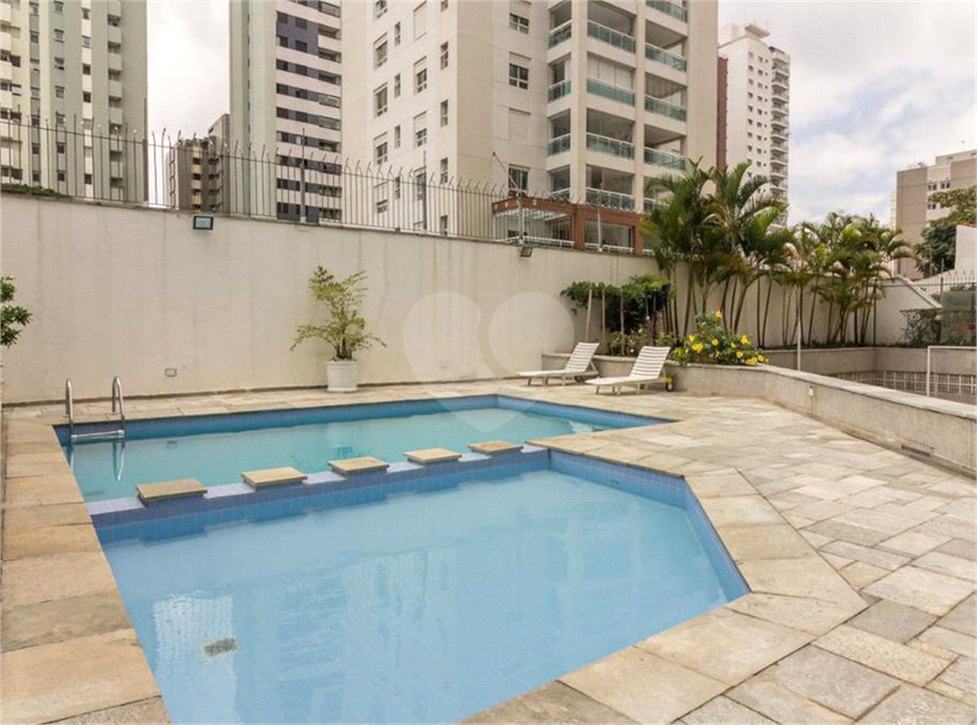 Apartamento à venda com 4 quartos, sendo 2 suítes,  em Aclimação, São Paulo, SP