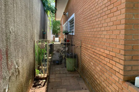 Casa à venda com 4 quartos, sendo 1 suíte, em Caxingui, São Paulo, SP