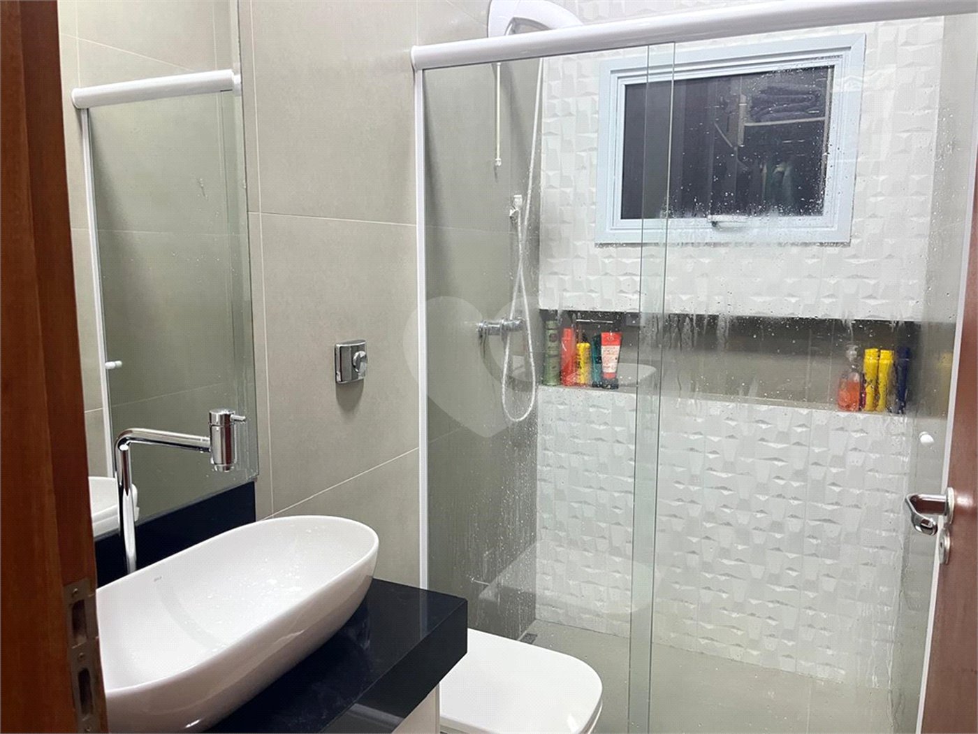 Casa à venda com 3 quartos, sendo 1 suíte, no condomínio Residencial Golden Ville, Itapetininga - SP