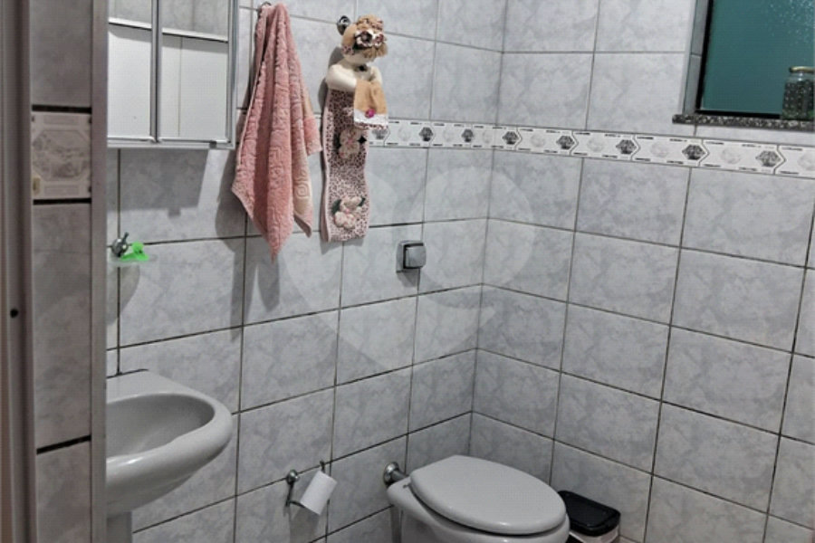 Sobrado à venda com 3 quartos, sendo 1 suíte, em Parque Gerassi, Santo André, SP