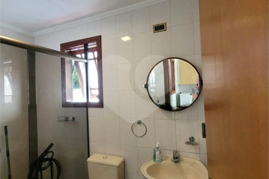 Casa à venda com 4 quartos, sendo 2 suítes, no condomínio Alpes da Cantareira, Mairiporã - SP