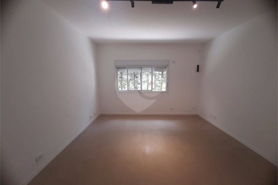 Casa Térrea à venda ou para alugar com 4 suítes em Jardim São Bento, São Paulo, SP