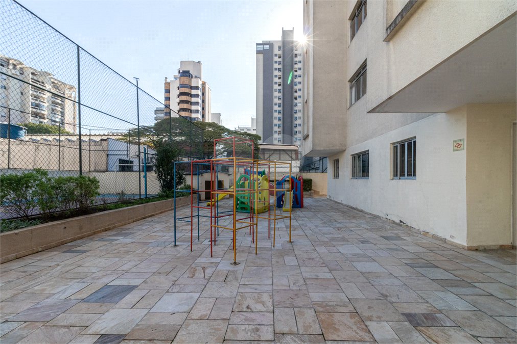 Apartamento à venda com 2 quartos em Moema, São Paulo, SP