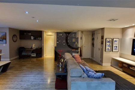Apartamento à venda com 3 suítes em Jardim Londrina, São Paulo, SP