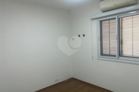 Casa à venda com 3 quartos, sendo 1 suíte,  no condomínio Vilagio Viccino, São Paulo - SP