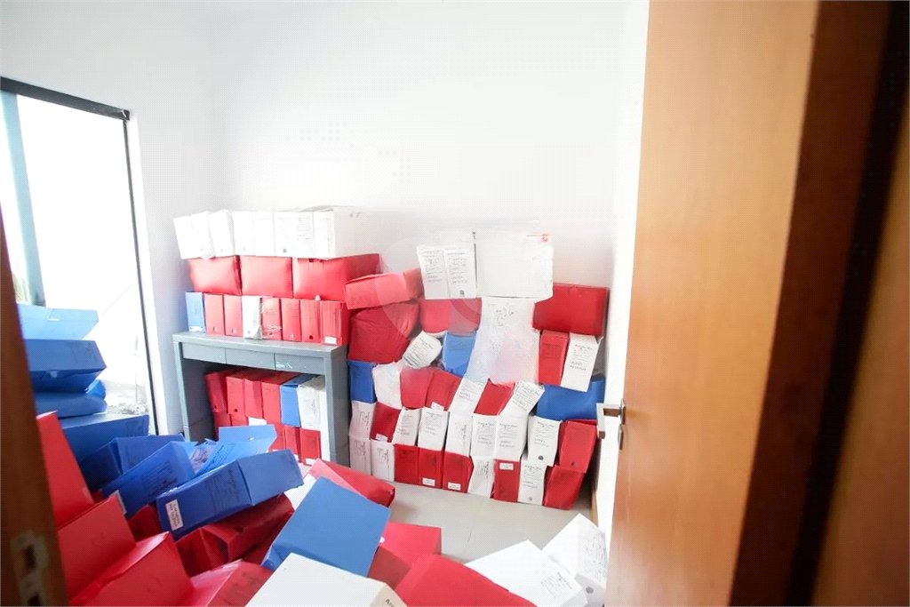 Casa à venda com 4 quartos, sendo 3 suítes, no condomínio Lícia de Alvarenga, Rio de Janeiro - RJ
