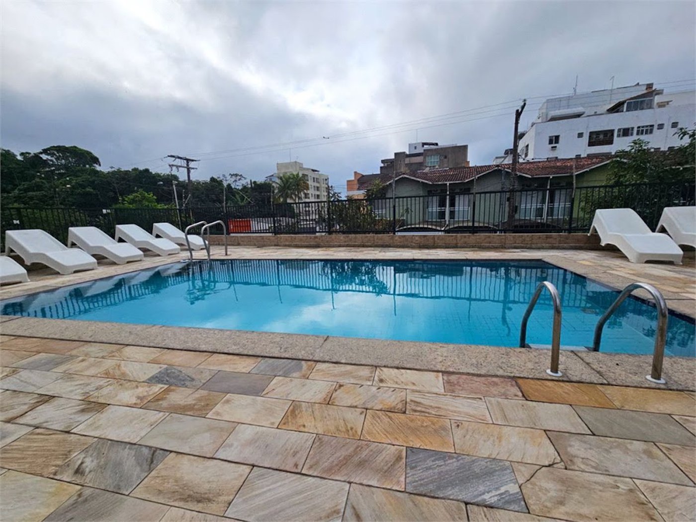 Apartamento com 3 dormitórios à venda, 94 m² por R$ 575.000,00 - Jardim Las Palmas - Guarujá/SP