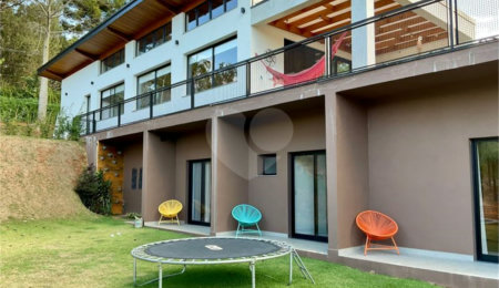 Casa à venda com 4 quartos, sendo 3 suítes,  no condomínio Vale da Santa Fé, Vinhedo - SP