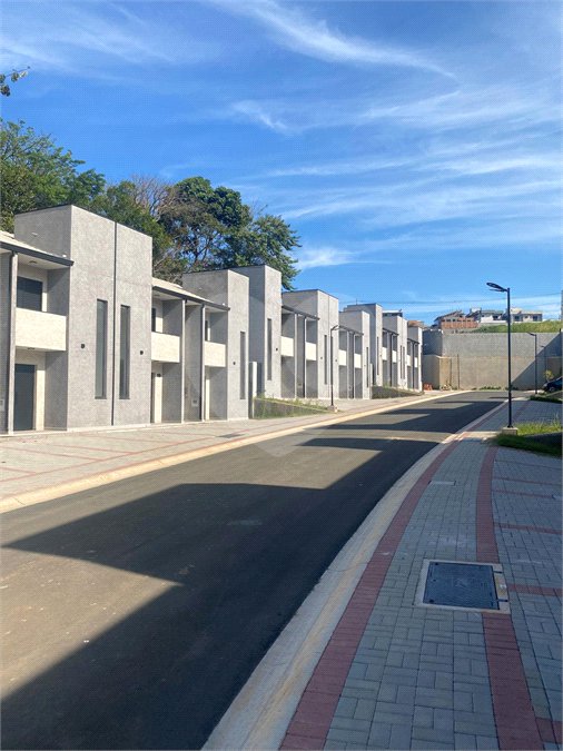 Casa à venda com 2 suítes no condomínio Vila Ilha de Creta, Valinhos - SP