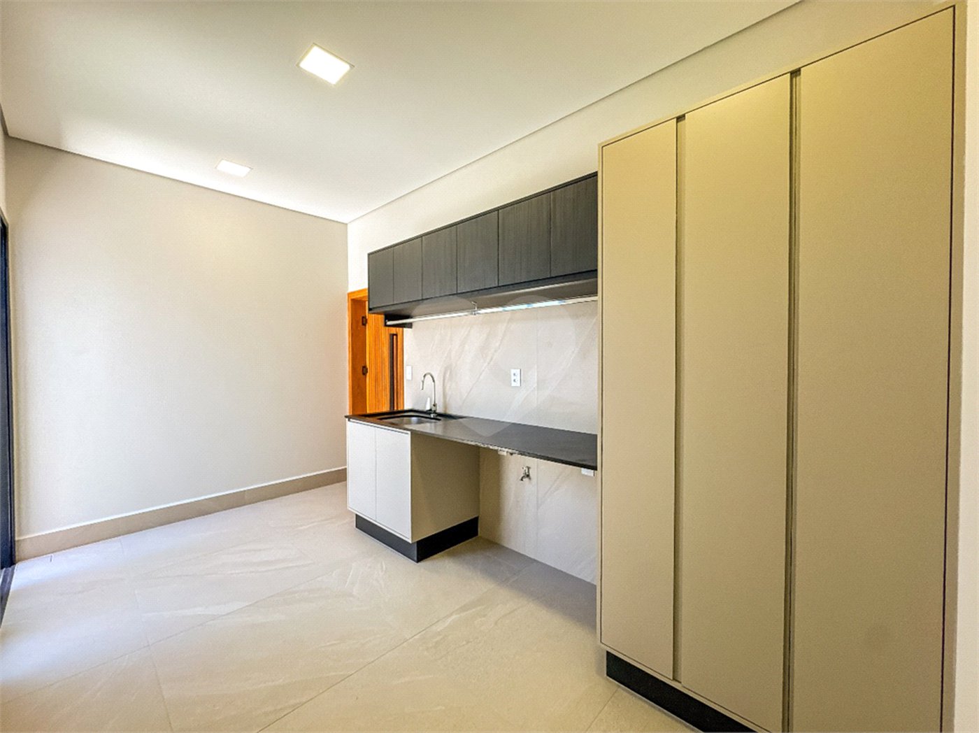 Casa à venda com 3 suítes no condomínio Jardim Residencial Dona Maria Candida, Indaiatuba - SP