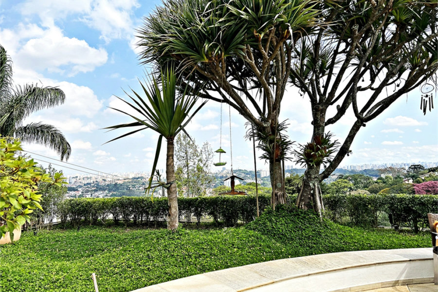 Casa à venda com 4 suítes no condomínio Residencial Jd. Ibiratiba, São Paulo - SP