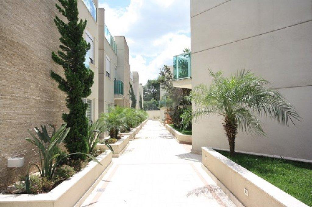 Casa à venda com 4 quartos, sendo 2 suítes, no condomínio Melbourne Residence, São Paulo - SP