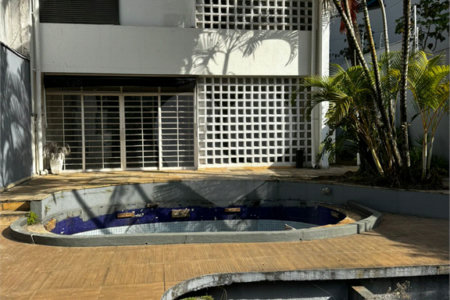 Casa à venda ou para alugar com 4 quartos, sendo 2 suítes,  em Vila Andrade, São Paulo, SP