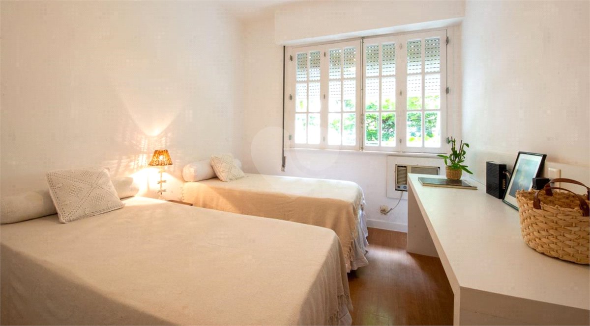Apartamento à venda com 3 quartos, sendo 1 suíte, em Leme, Rio de Janeiro, RJ
