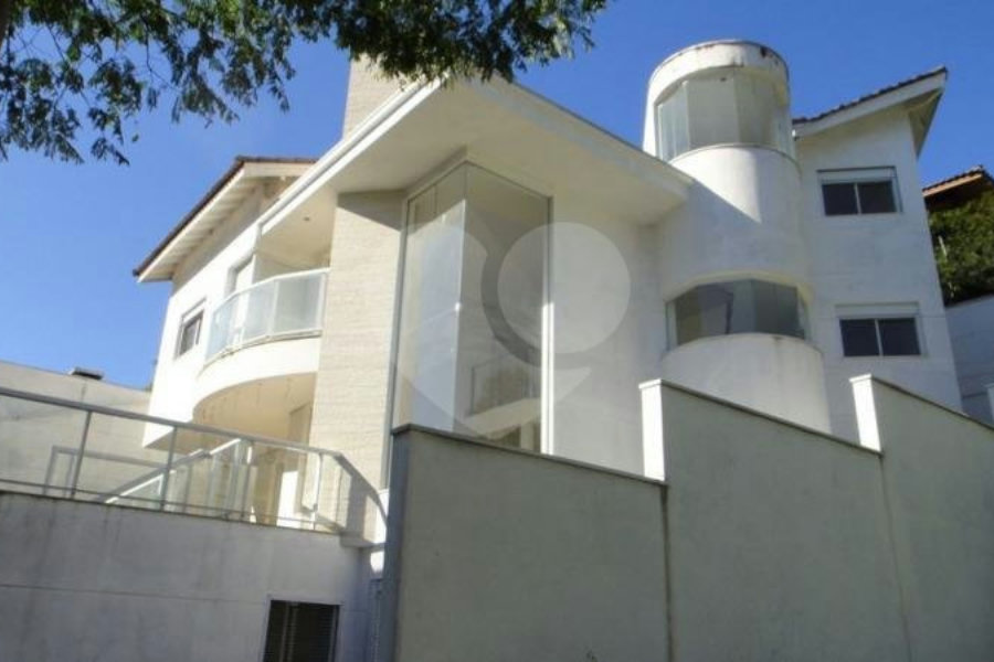 Casa à venda com 3 suítes no condomínio Villa Castanheira, São Paulo - SP