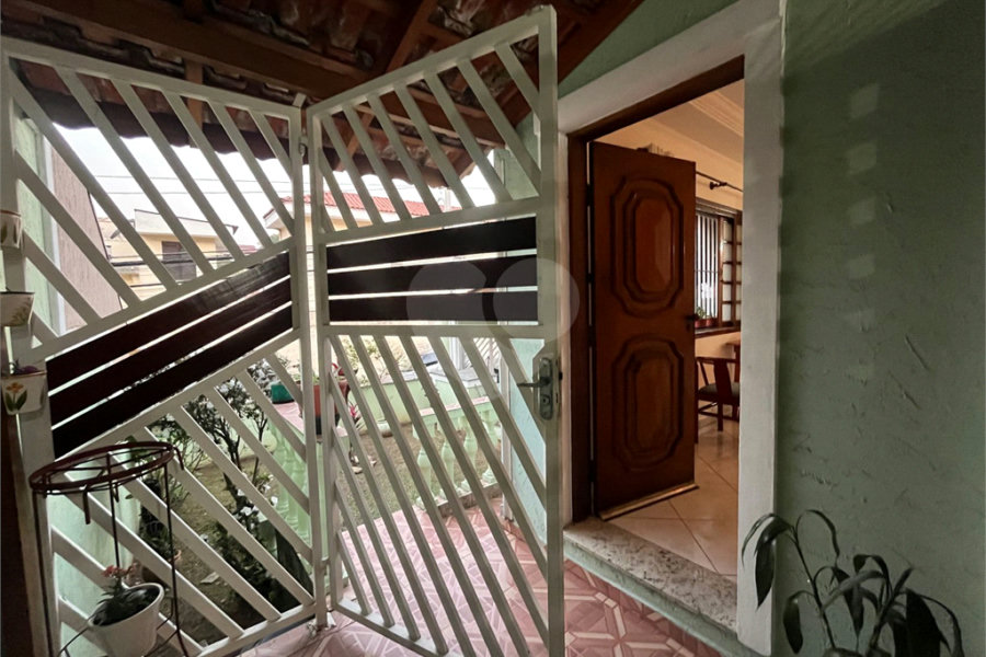 Sobrado à venda com 3 quartos, sendo 1 suíte, em Vila Irmãos Arnoni, São Paulo, SP