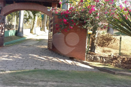Casa à venda com 6 quartos, sendo 4 suítes, no condomínio Recanto dos Palmares, Atibaia - SP