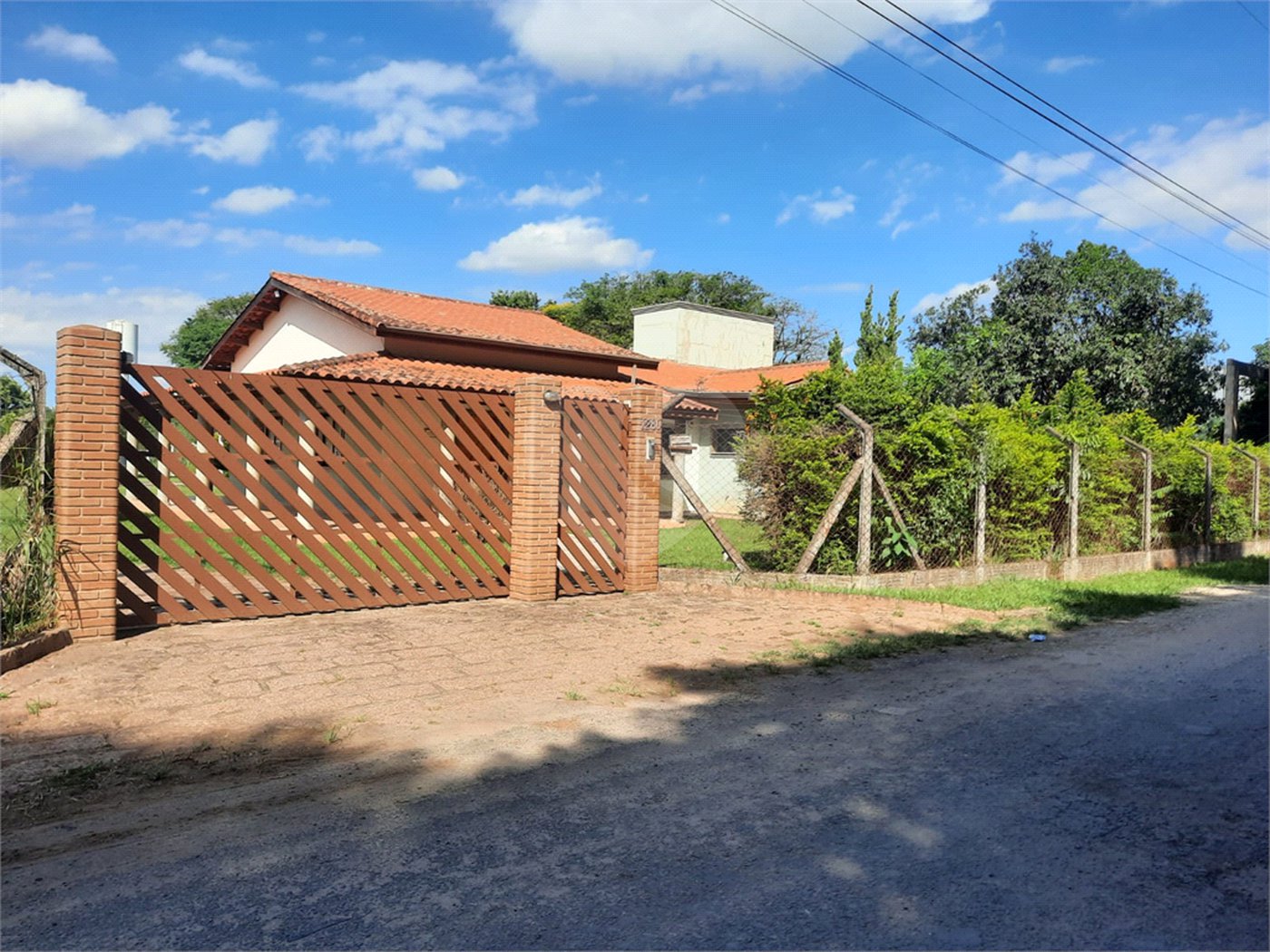Casa à venda com 3 quartos, sendo 1 suíte,  em Distrito Industrial do Lageado, Salto, SP