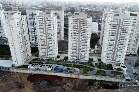 Apartamento à venda com 3 quartos, sendo 1 suíte,  em Vila Anastácio, São Paulo, SP