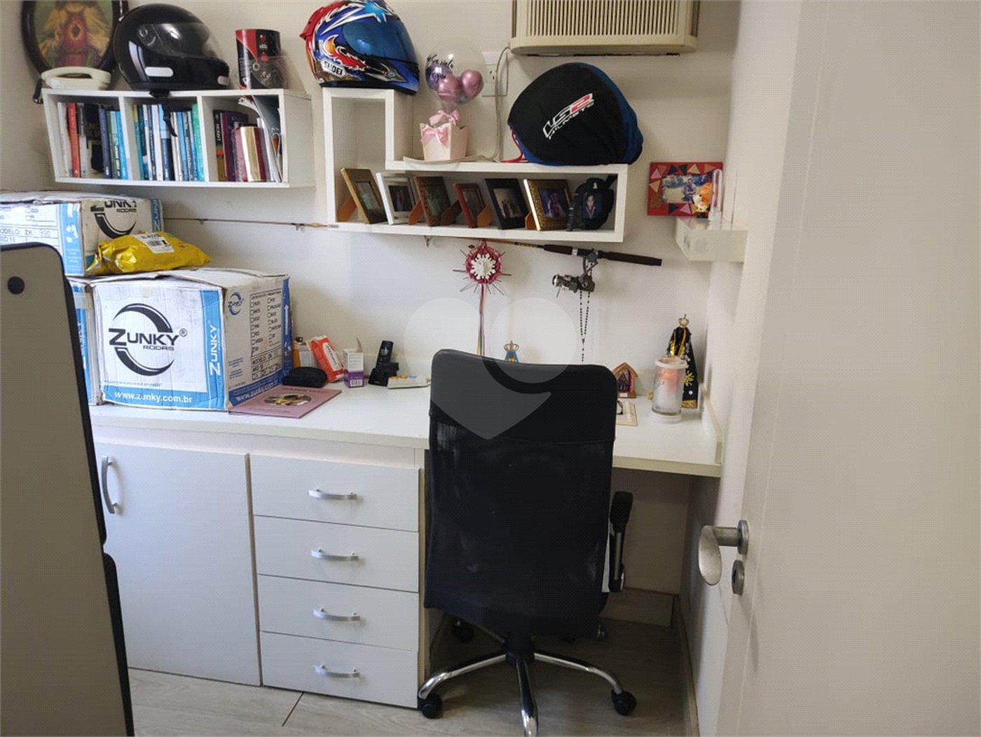 Casa à venda com 4 quartos, sendo 2 suítes, no condomínio Residencial Jardim das Palmeiras, Vinhedo - SP