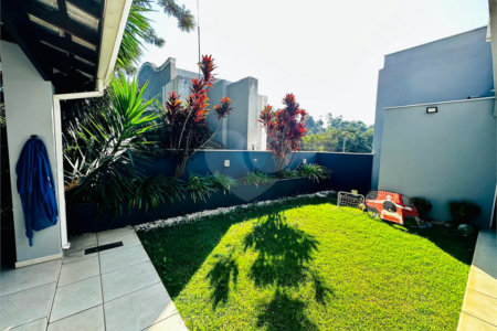 Casa à venda com 3 suítes no condomínio Belvedere II, Votorantim - SP