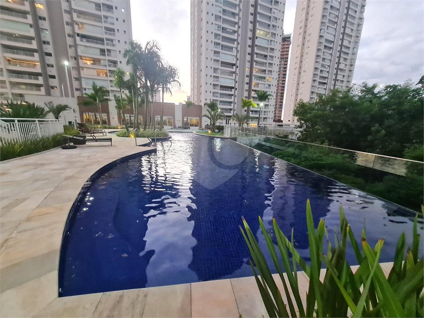 Apartamento à venda com 3 quartos, sendo 1 suíte,  em Vila Anastácio, São Paulo, SP