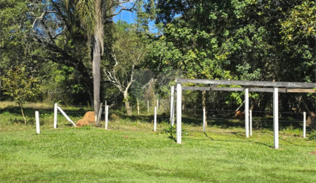 Chácara à venda com 4 quartos, sendo 1 suíte,  em Cercadinho, Alambari, SP