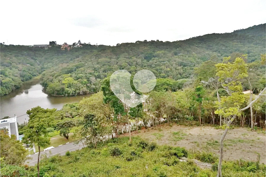 Casa à venda com 4 quartos, sendo 3 suítes, no condomínio Residencial Ecologico da Cantareira, Mairiporã - SP