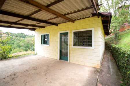 Casa à venda ou para alugar com 5 quartos, sendo 2 suítes, no condomínio Restinga Verde, São Roque - SP