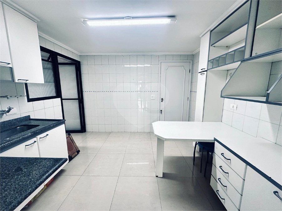 Apartamento à venda com 3 quartos, sendo 1 suíte, em Alto da Boa Vista, São Paulo, SP