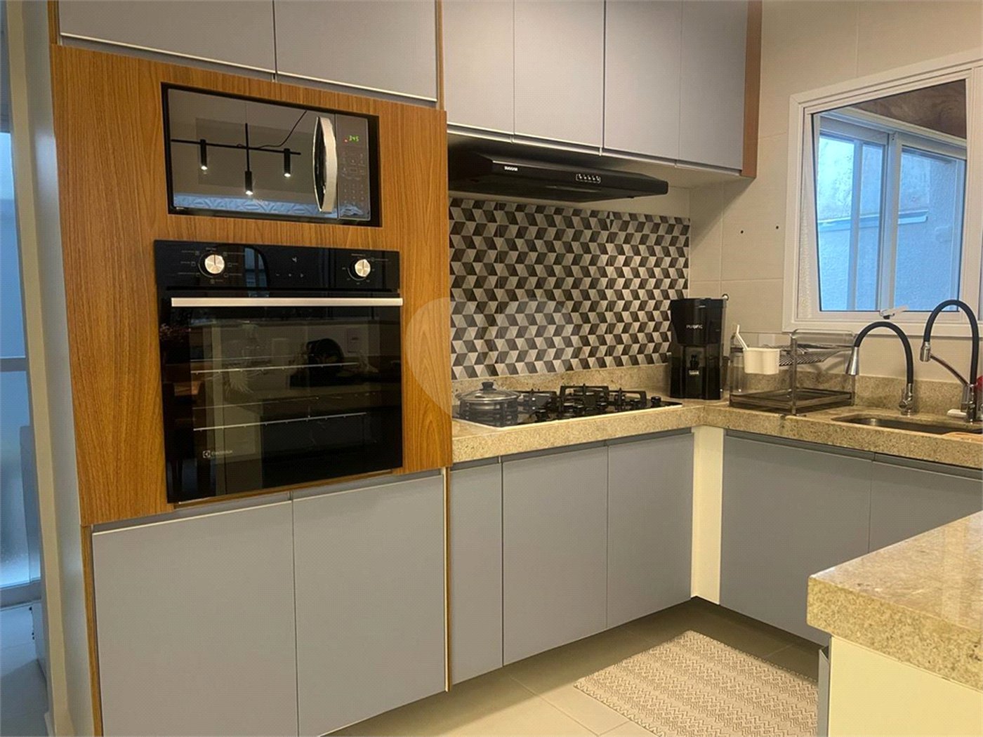 Casa à venda com 4 quartos, sendo 3 suítes,  no condomínio Residencial Toscana, Mogi das Cruzes - SP