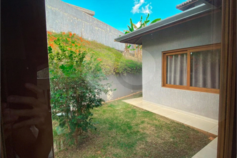 Casa à venda com 4 quartos, sendo 2 suítes, no condomínio Suíça da Cantareira, Mairiporã - SP