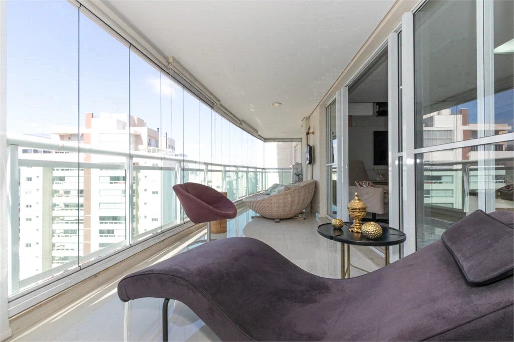 Apartamento à venda com 4 quartos, sendo 3 suítes,  em Vila Romana, São Paulo, SP