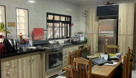 Casa à venda com 3 quartos, sendo 1 suíte,  em Vila Leonor, São Paulo, SP