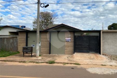 Casa para alugar com 3 quartos, sendo 1 suíte, em Parque das Aroeiras, Ponta Porã, MS