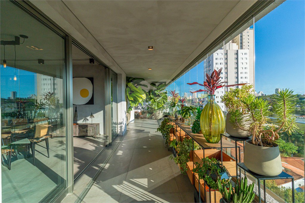 Apartamento à venda com 4 suítes em Campo Belo, São Paulo, SP