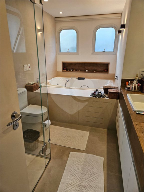 Apartamento à venda com 3 suítes em Indianópolis, São Paulo, SP