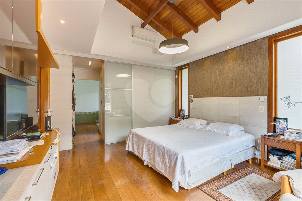Sobrado à venda com 4 quartos, sendo 2 suítes, em Alto da Boa Vista, São Paulo, SP